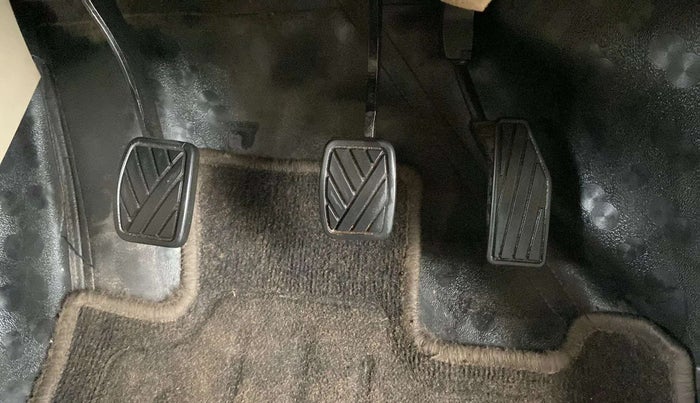 2022 Maruti Ertiga VXI CNG, CNG, Manual, 55,161 km, Pedals