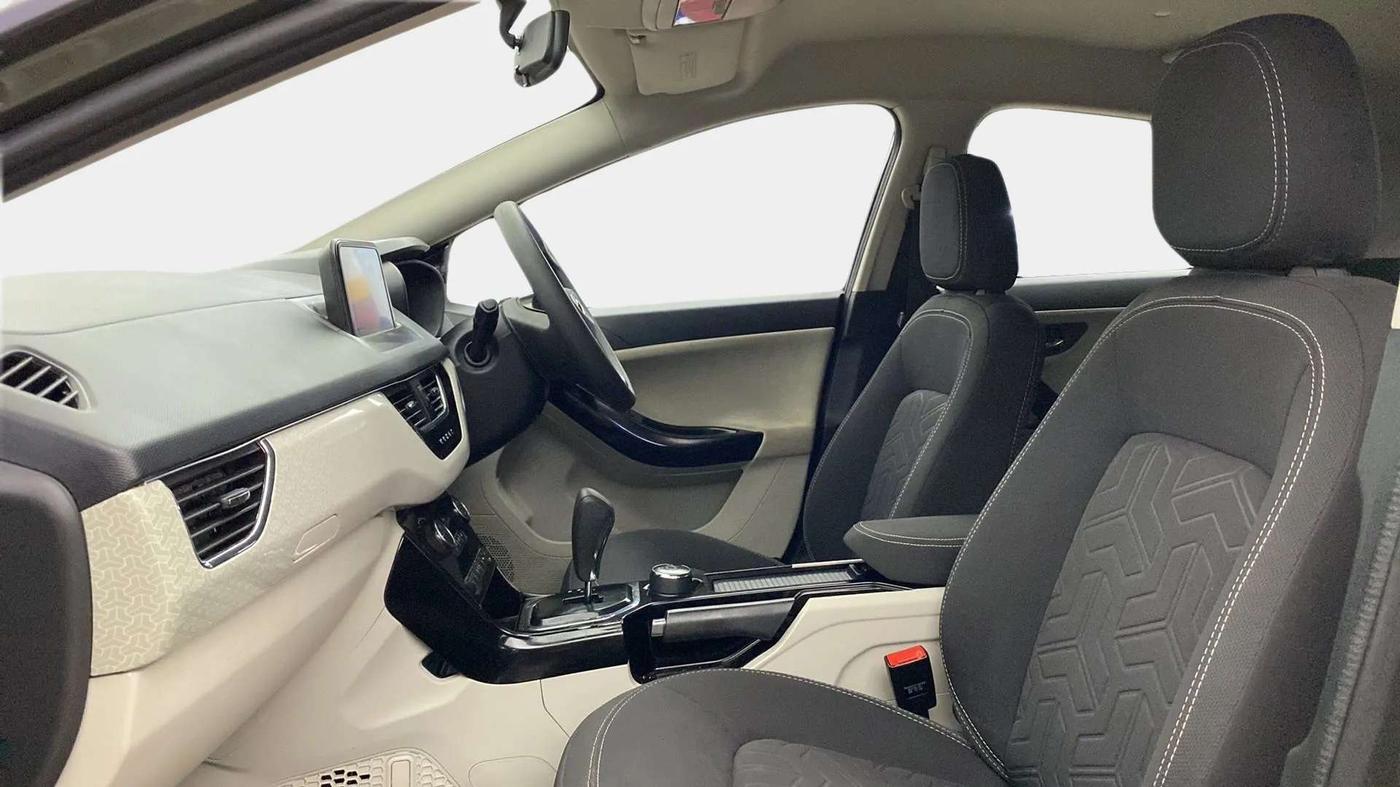 2022 Tata NEXON XZA PLUS PETROL, Petrol, Automatic, 27,997 km, Right Side Front Door Cabin