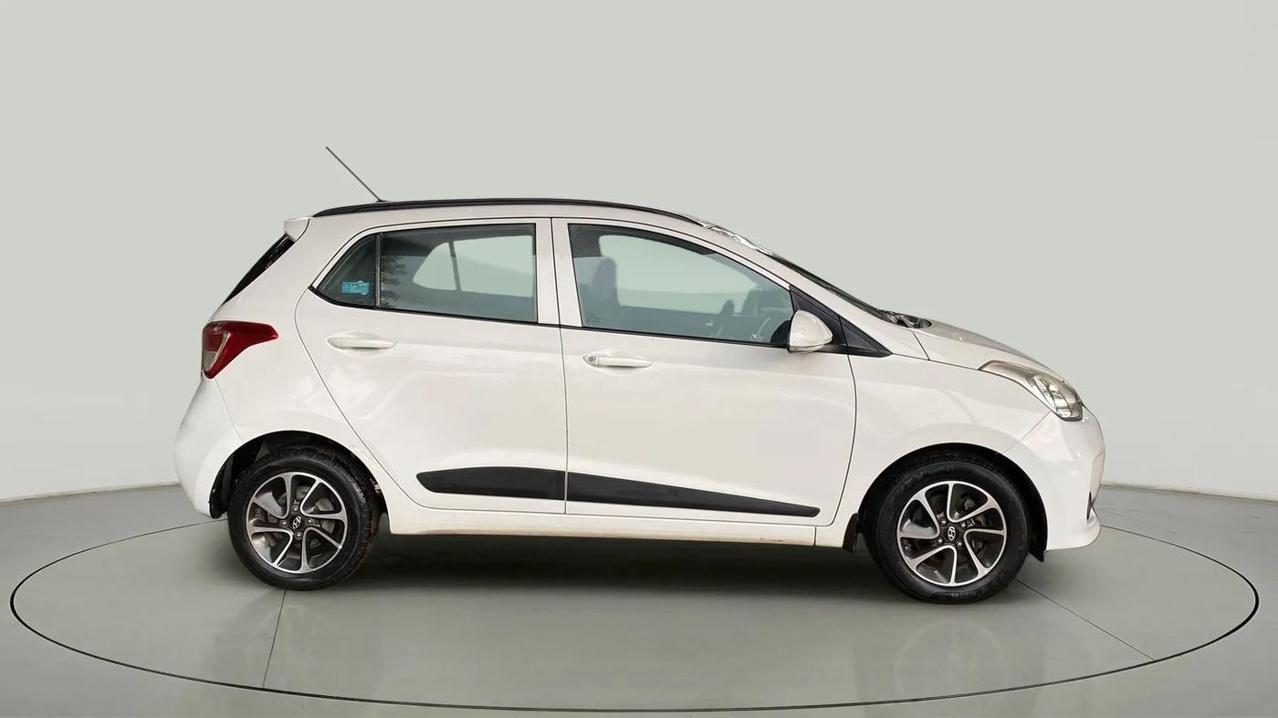 2017 Hyundai Grand i10 SPORTZ (O) AT 1.2 KAPPA VTVT, Petrol, Automatic, 38,639 km, Right Side View