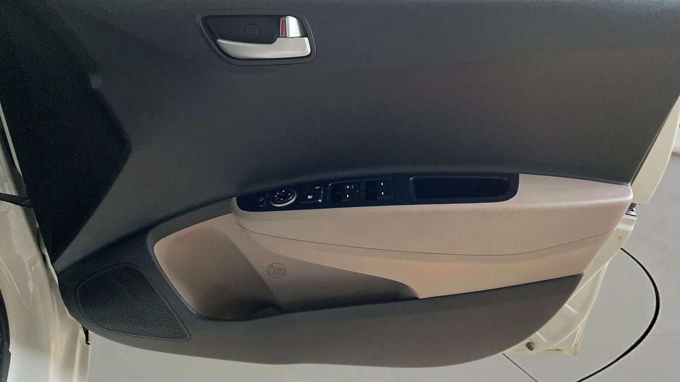 2017 Hyundai Grand i10 SPORTZ (O) AT 1.2 KAPPA VTVT, Petrol, Automatic, 38,639 km, Driver Side Door Panels Control
