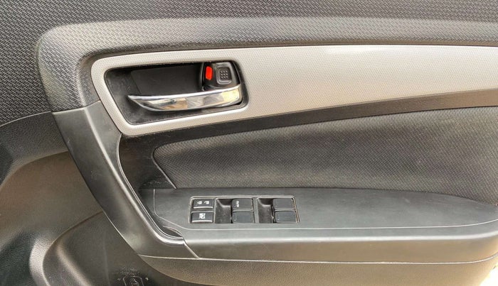 2020 Maruti Vitara Brezza ZXI AT SHVS, Petrol, Automatic, 61,121 km, Driver Side Door Panels Control