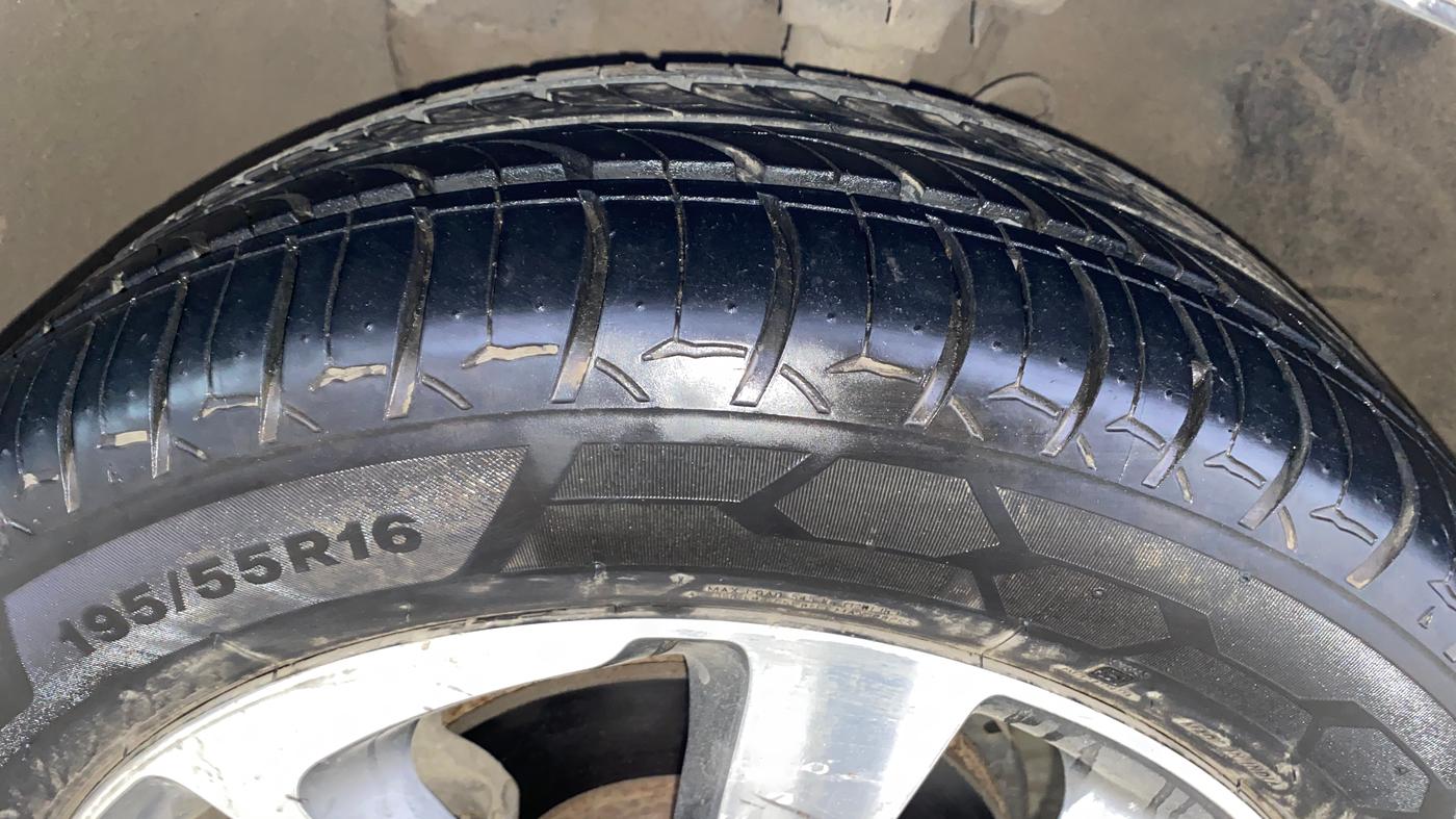 2015 Hyundai Elite i20 ASTA 1.2, Petrol, Manual, 35,301 km, Left Front Tyre Tread