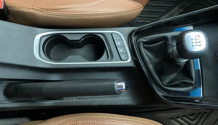 2021 MG HECTOR PLUS SHARP 2.0 DIESEL TURBO MT 6-STR, Diesel, Manual, 73,880 km, Gear Lever