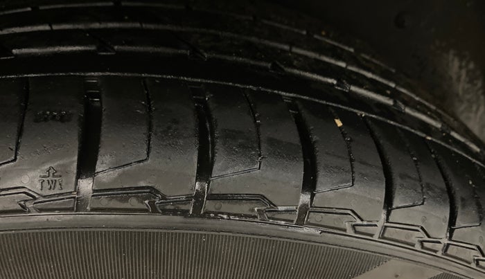 2021 MG HECTOR PLUS SHARP 2.0 DIESEL TURBO MT 6-STR, Diesel, Manual, 73,880 km, Right Rear Tyre Tread