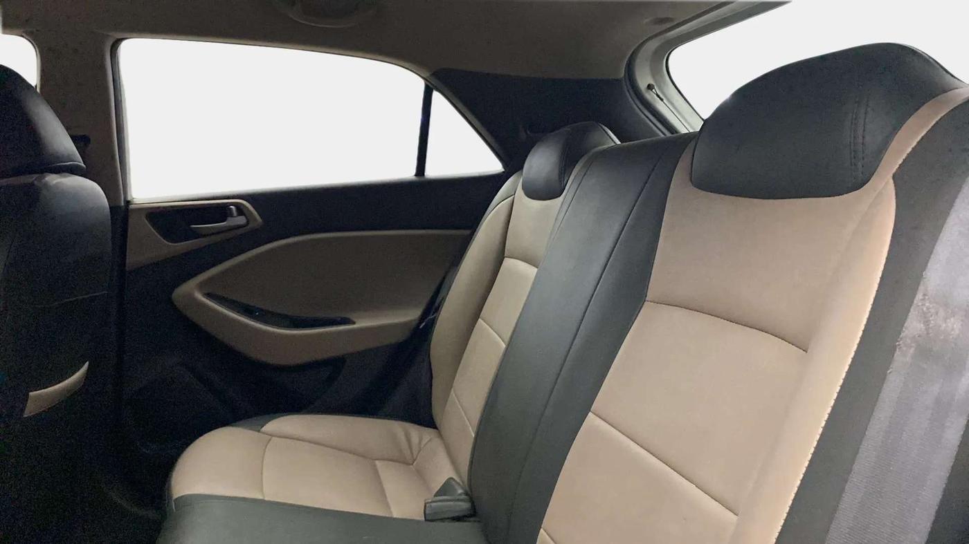 2016 Hyundai Elite i20 SPORTZ 1.2, Petrol, Manual, 50,889 km, Right Side Rear Door Cabin