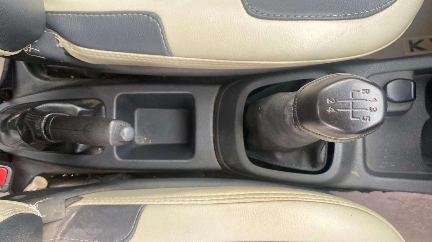 2016 Renault Kwid RXT 1.0, Petrol, Manual, 46,900 km, Gear Lever