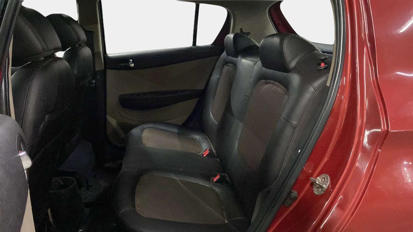 2013 Hyundai i20 MAGNA 1.2, Petrol, Manual, 31,492 km, Right Side Rear Door Cabin