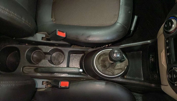 2013 Hyundai i20 MAGNA 1.2, Petrol, Manual, 31,492 km, Gear Lever