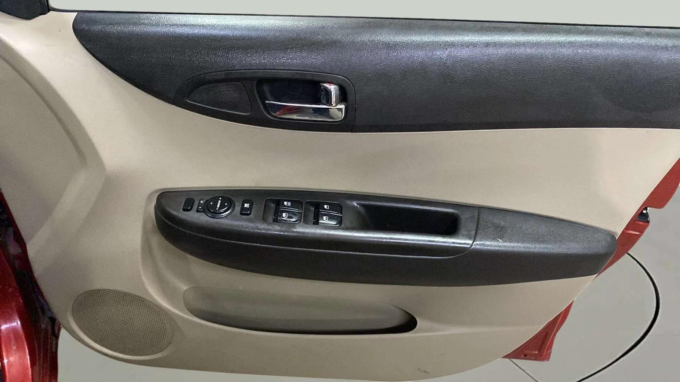 2013 Hyundai i20 MAGNA 1.2, Petrol, Manual, 31,492 km, Driver Side Door Panels Control