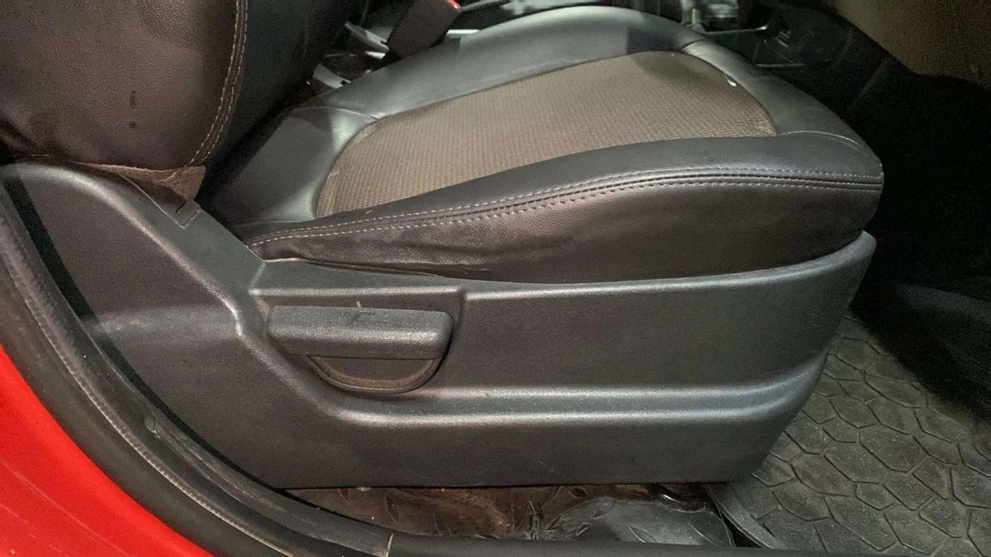 2013 Hyundai i20 MAGNA 1.2, Petrol, Manual, 31,492 km, Driver Side Adjustment Panel