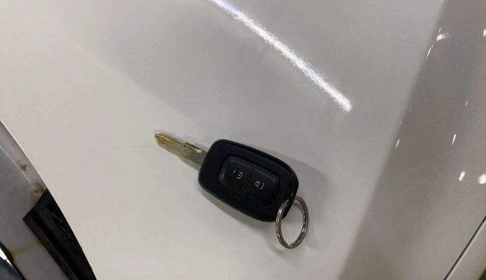 2022 Renault Kwid RXT 1.0 AMT, Petrol, Automatic, 28,338 km, Key Close Up