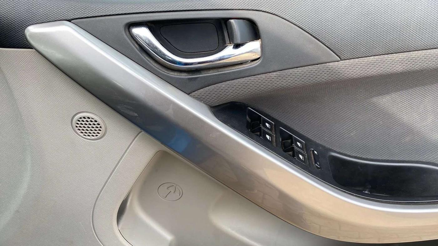 2017 Tata NEXON XZ PLUS DIESEL, Diesel, Manual, 42,128 km, Driver Side Door Panels Control