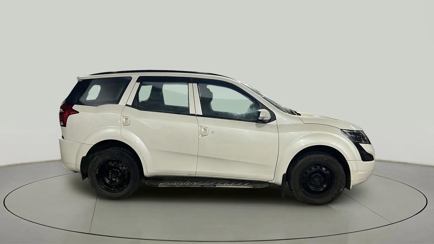 2018 Mahindra XUV500 W5, Diesel, Manual, 65,099 km, Right Side View