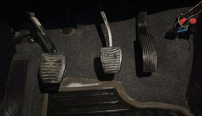 2018 Mahindra XUV500 W5, Diesel, Manual, 65,099 km, Pedals