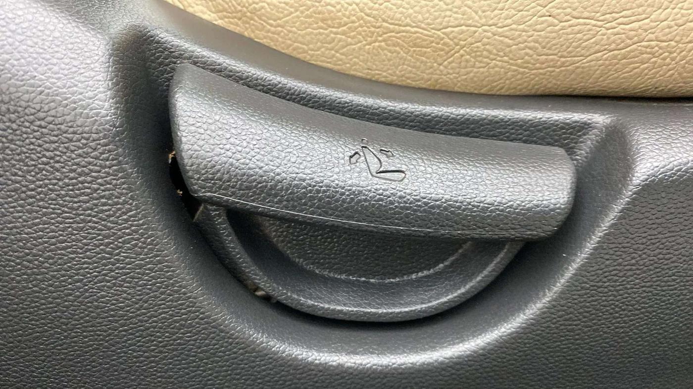 2018 Hyundai Grand i10 SPORTZ AT 1.2 KAPPA VTVT, Petrol, Automatic, 32,094 km, Driver Side Adjustment Panel