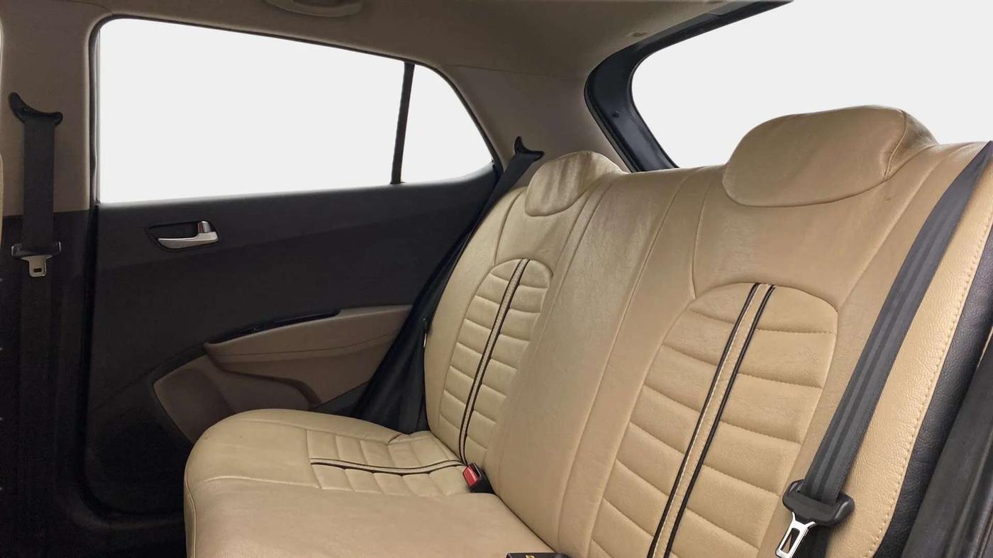 2018 Hyundai Grand i10 SPORTZ AT 1.2 KAPPA VTVT, Petrol, Automatic, 32,094 km, Right Side Rear Door Cabin