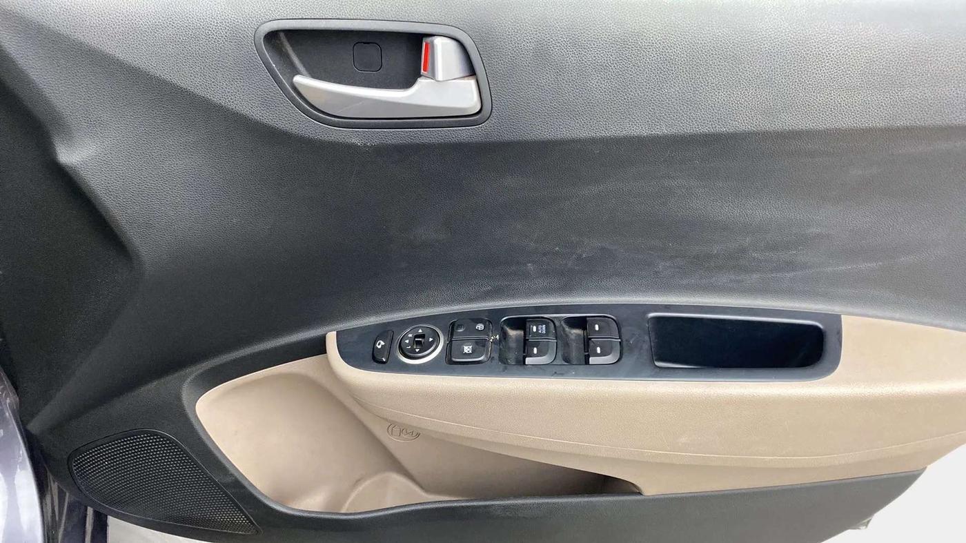 2018 Hyundai Grand i10 SPORTZ AT 1.2 KAPPA VTVT, Petrol, Automatic, 32,094 km, Driver Side Door Panels Control