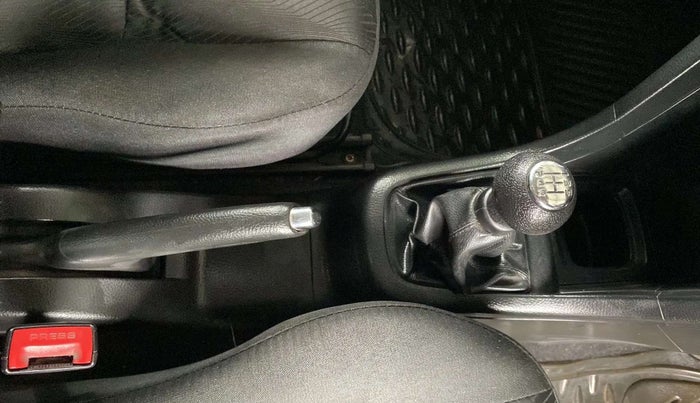 2013 Maruti Swift VXI, Petrol, Manual, 61,991 km, Gear Lever