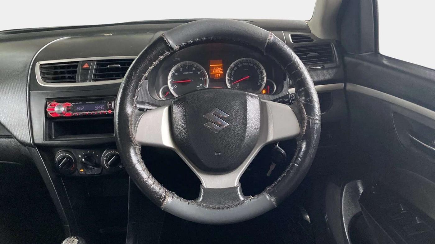 2013 Maruti Swift VXI, Petrol, Manual, 61,991 km, Steering Wheel Close Up