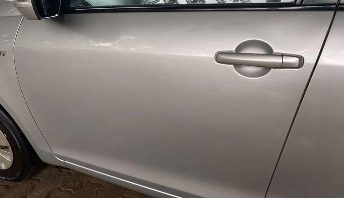 2013 Maruti Swift VXI, Petrol, Manual, 61,991 km, Front passenger door - Slightly dented