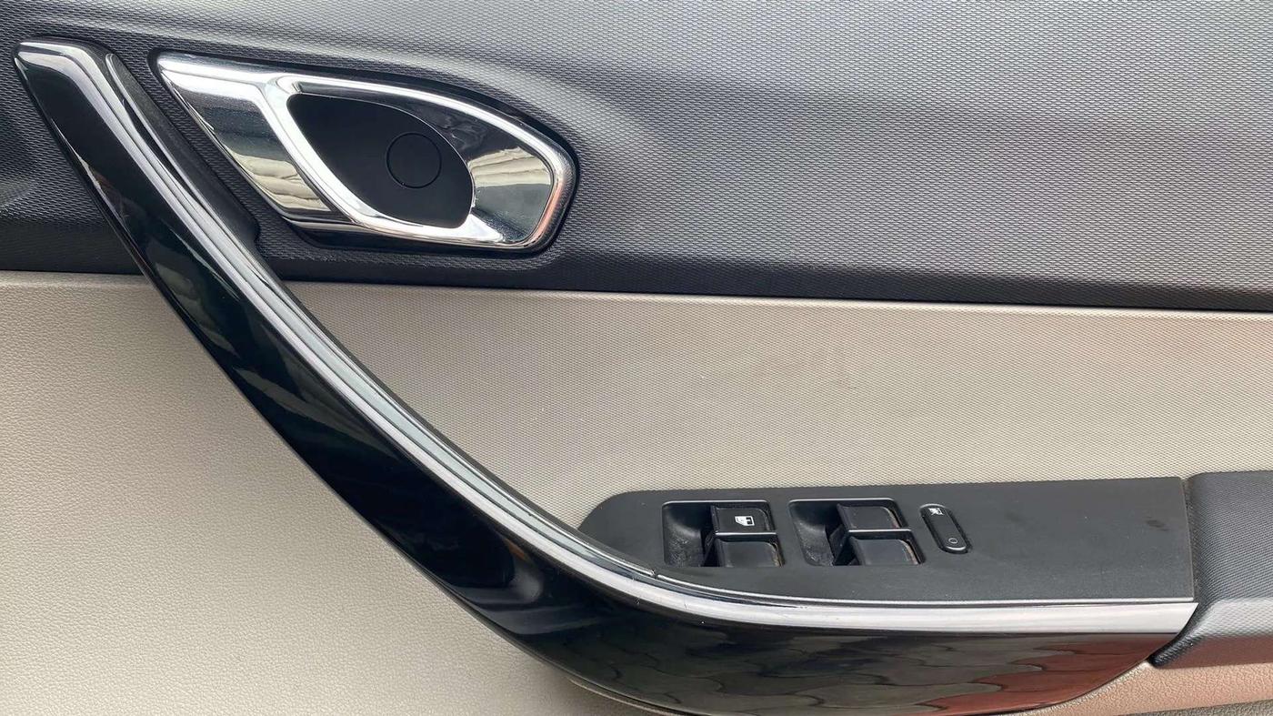2019 Tata Tiago XZ PLUS PETROL, Petrol, Manual, 23,717 km, Driver Side Door Panels Control