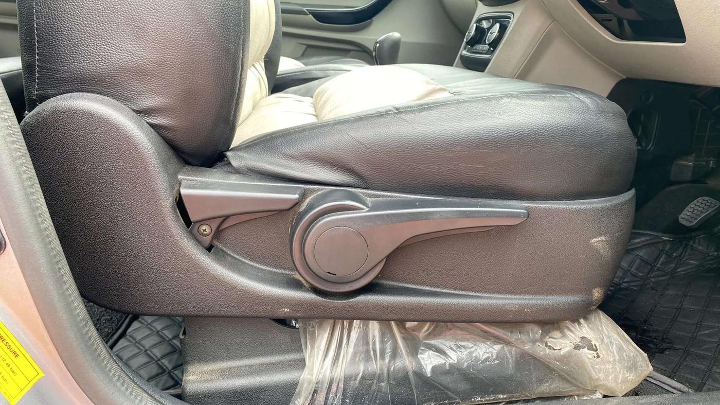 2019 Tata Tiago XZ PLUS PETROL, Petrol, Manual, 23,717 km, Driver Side Adjustment Panel