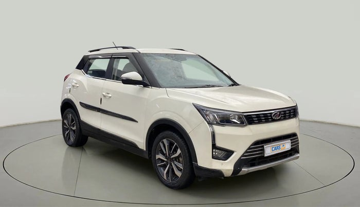 2021 Mahindra XUV300 W8 (O) 1.5 DIESEL, Diesel, Manual, 43,755 km, Right Front Diagonal