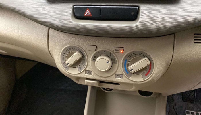 2021 Maruti Ertiga VXI CNG, CNG, Manual, 72,714 km, AC Unit - Front vent has minor damage