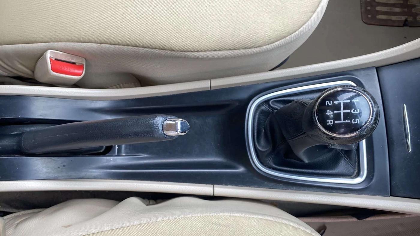 2015 Maruti Ciaz VXI+, Petrol, Manual, 53,996 km, Gear Lever
