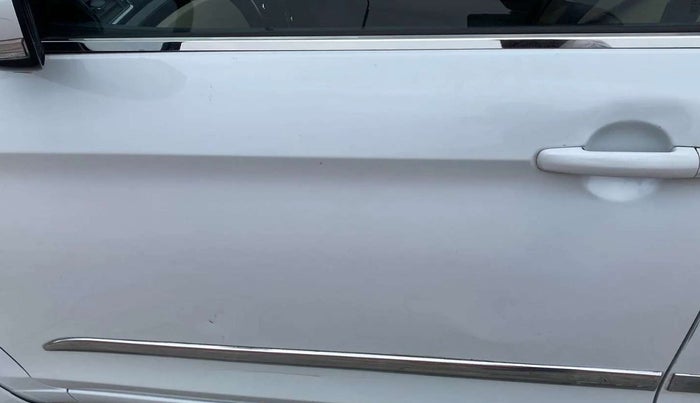 2015 Maruti Ciaz VXI+, Petrol, Manual, 53,996 km, Front passenger door - Trim has minor damage