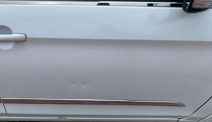 2015 Maruti Ciaz VXI+, Petrol, Manual, 53,996 km, Driver-side door - Trim has minor damage