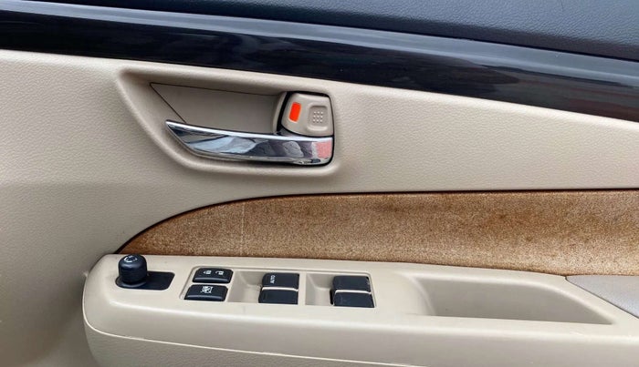 2015 Maruti Ciaz VXI+, Petrol, Manual, 53,996 km, Driver Side Door Panels Control