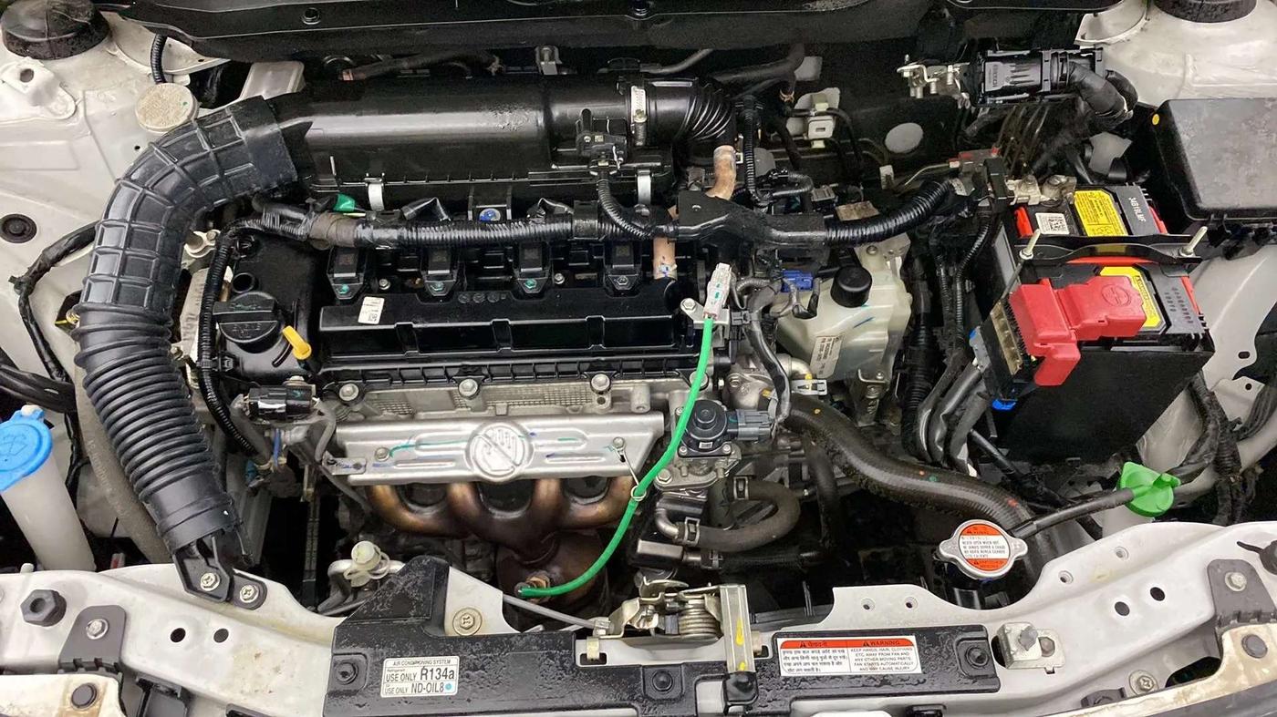 2022 Maruti Swift VXI AMT, Petrol, Automatic, 25,992 km, Open Bonet