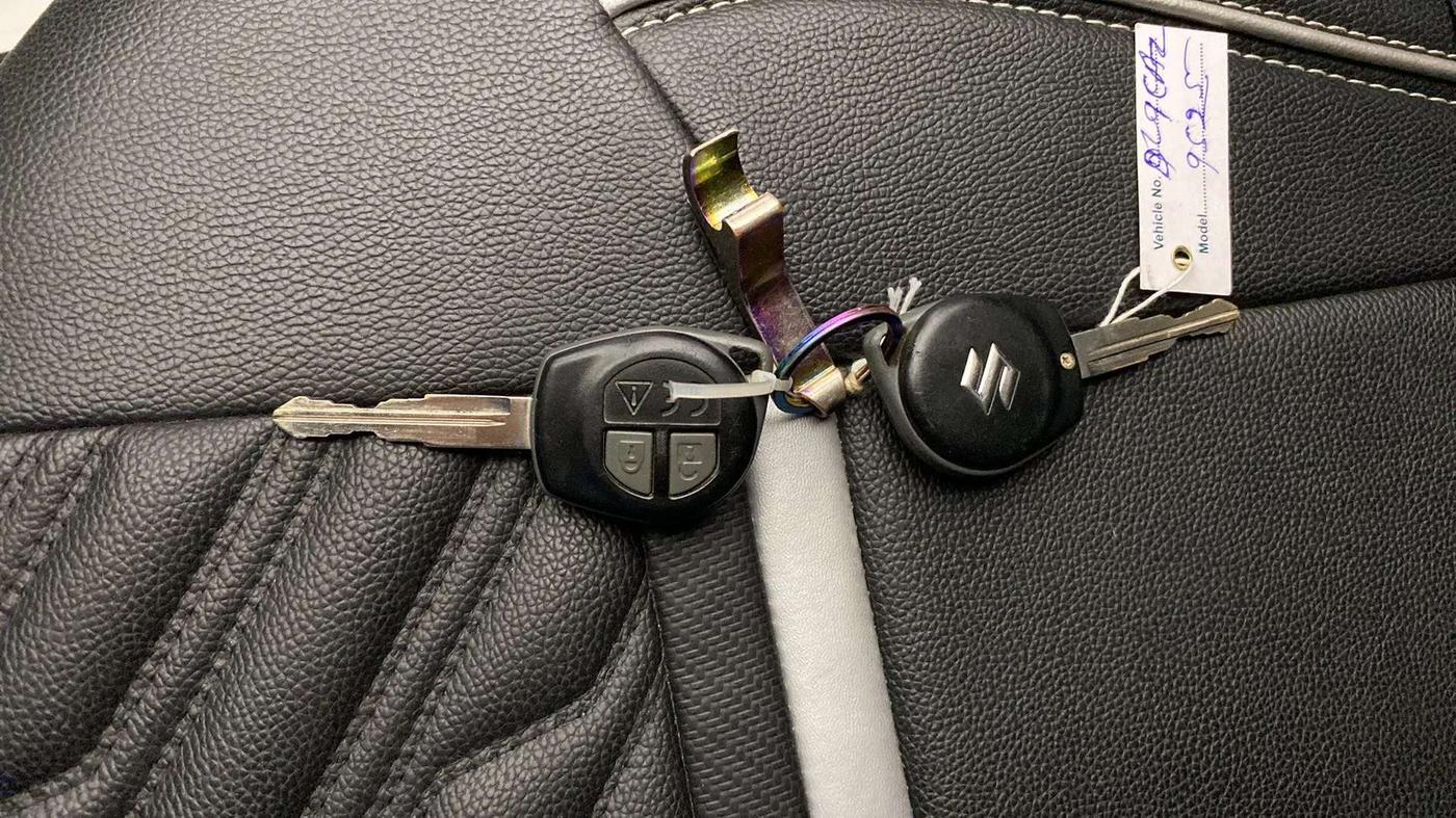 2022 Maruti Swift VXI AMT, Petrol, Automatic, 25,992 km, Key Close Up