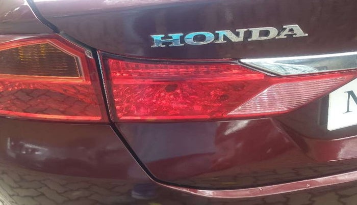 2015 Honda City 1.5L I-VTEC VX CVT, Petrol, Automatic, 1,06,337 km, Left tail light - Minor damage