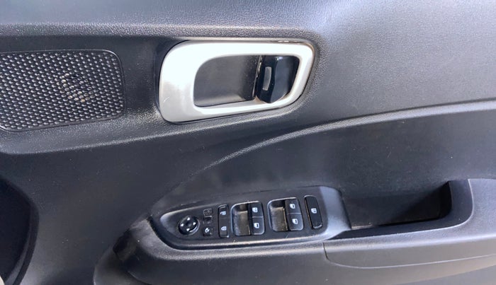 2019 Hyundai VENUE SX 1.0 TURBO, Petrol, Manual, 57,538 km, Driver Side Door Panels Control