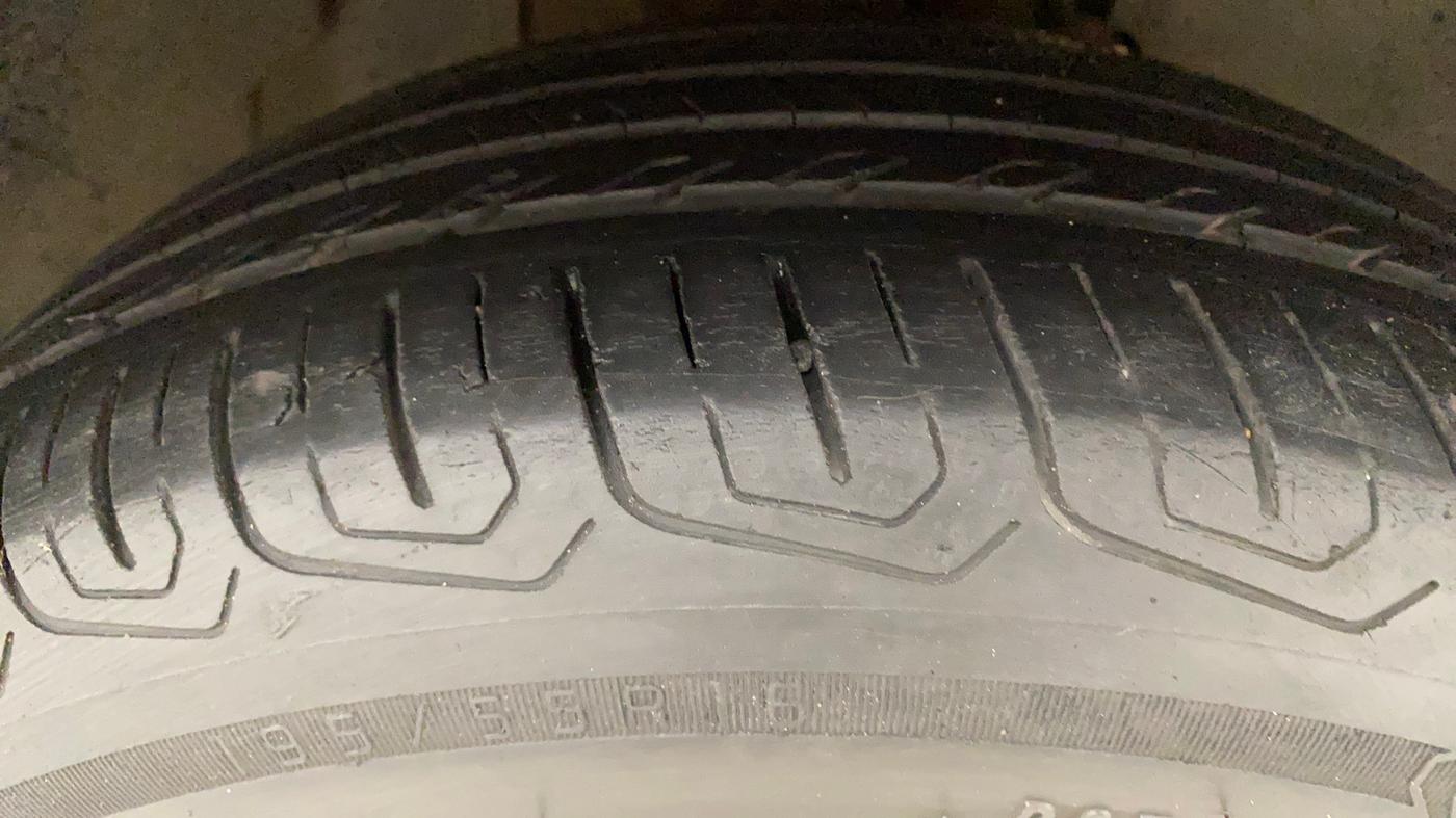 2021 Tata ALTROZ XZ PETROL, Petrol, Manual, 45,518 km, Right Front Tyre Tread
