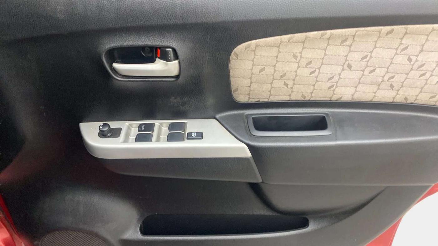 2015 Maruti Wagon R 1.0 VXI, Petrol, Manual, 55,994 km, Driver Side Door Panels Control