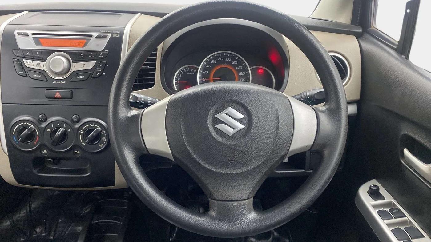 2015 Maruti Wagon R 1.0 VXI, Petrol, Manual, 55,994 km, Steering Wheel Close Up
