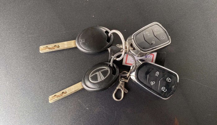 2021 Tata Tiago XE PETROL, Petrol, Manual, 59,360 km, Key Close Up
