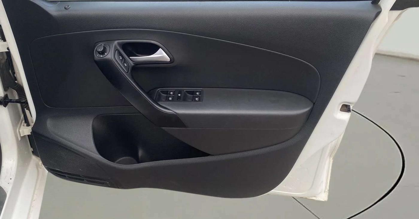 2016 Volkswagen Polo GT TSI AT, Petrol, Automatic, 66,317 km, Driver Side Door Panels Control