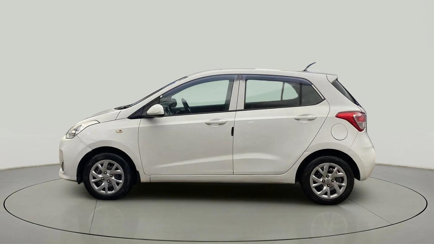2017 Hyundai Grand i10 SPORTZ 1.2 KAPPA VTVT, Petrol, Manual, 38,497 km, Left Side