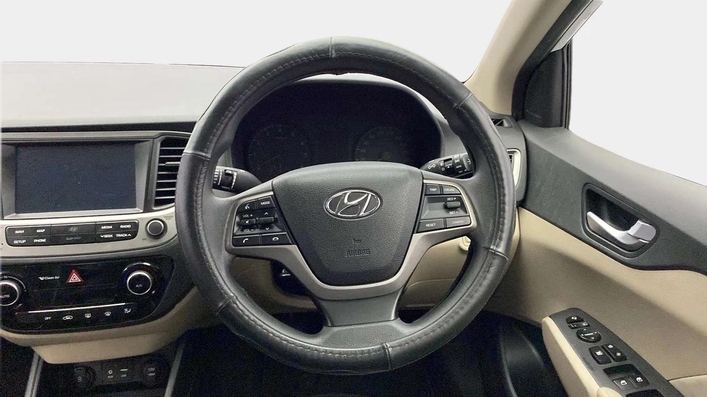 2017 Hyundai Verna 1.6 VTVT SX, Petrol, Manual, 45,835 km, Steering Wheel Close Up