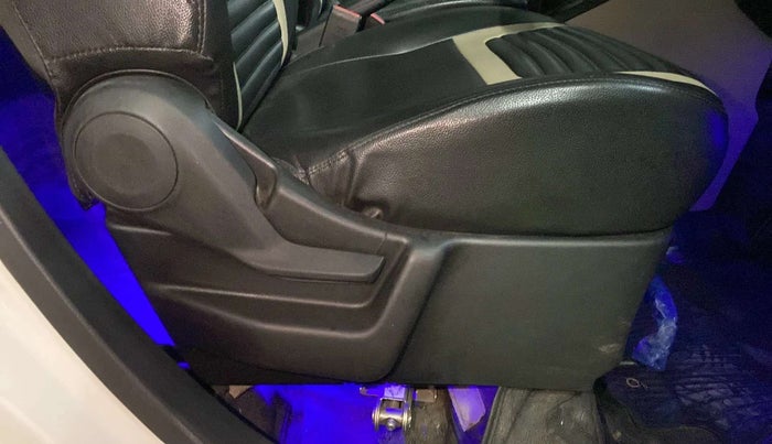 2022 Maruti New Wagon-R LXI CNG 1.0, CNG, Manual, 46,060 km, Driver Side Adjustment Panel