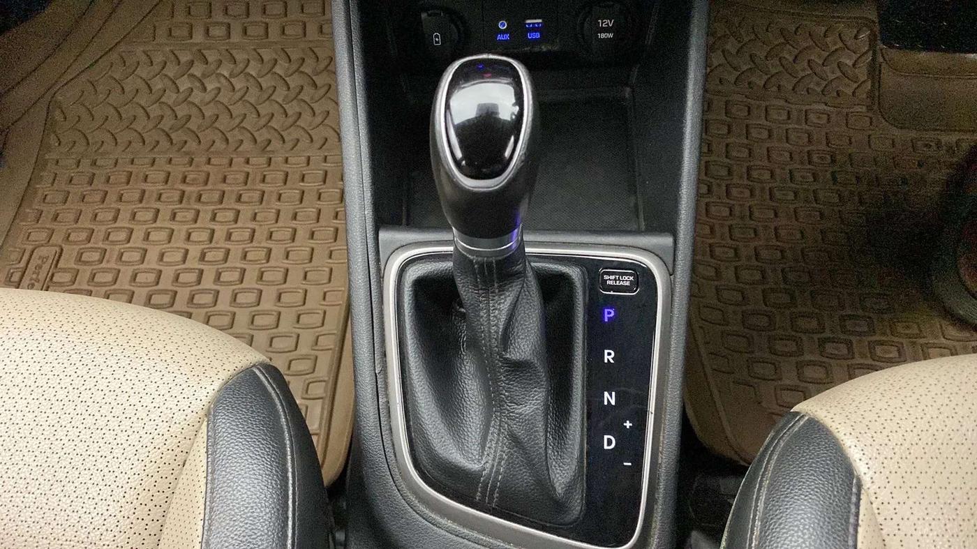 2017 Hyundai Verna 1.6 VTVT SX (O) AT, Petrol, Automatic, 1,07,957 km, Gear Lever