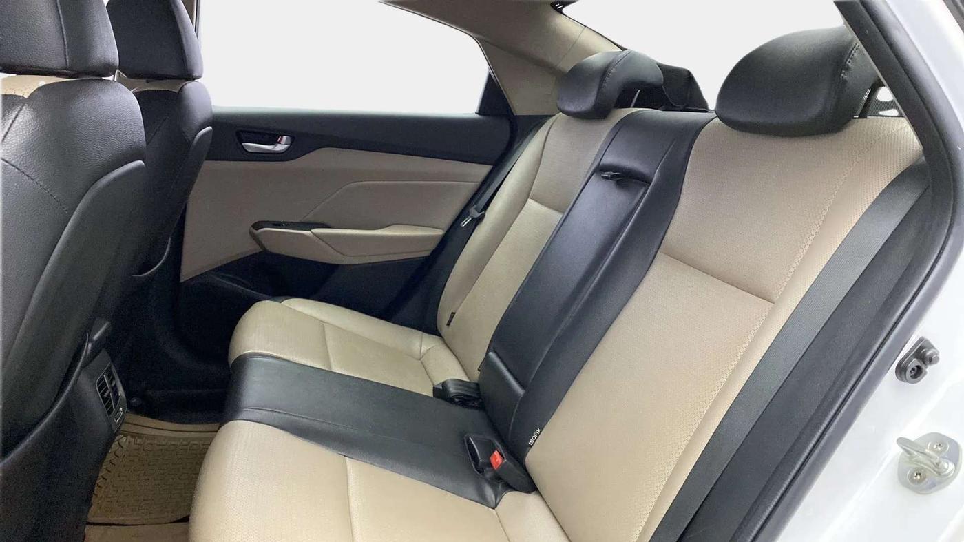 2017 Hyundai Verna 1.6 VTVT SX (O) AT, Petrol, Automatic, 1,07,957 km, Right Side Rear Door Cabin