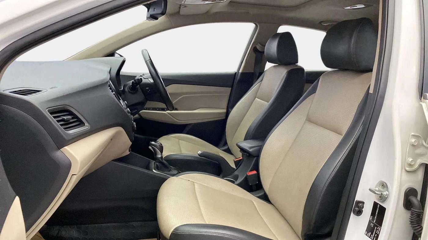 2017 Hyundai Verna 1.6 VTVT SX (O) AT, Petrol, Automatic, 1,07,957 km, Right Side Front Door Cabin