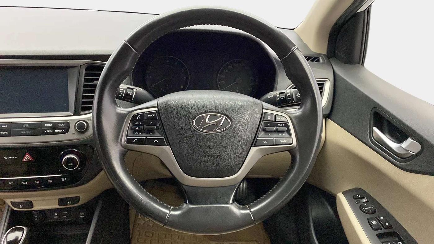 2017 Hyundai Verna 1.6 VTVT SX (O) AT, Petrol, Automatic, 1,07,957 km, Steering Wheel Close Up