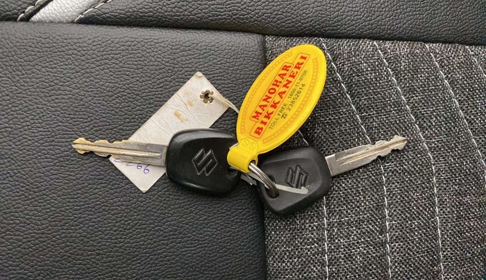 2016 Maruti Alto K10 VXI, Petrol, Manual, 35,376 km, Key Close Up