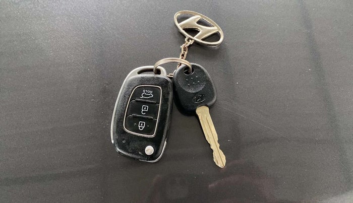 2021 Hyundai VENUE SX 1.5 CRDI, Diesel, Manual, 73,287 km, Key Close Up